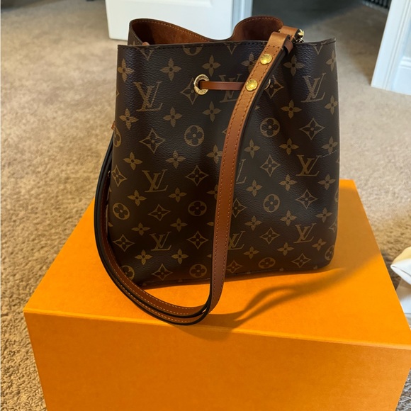 Louis Vuitton NeoNoe MM - Picture 3 of 8